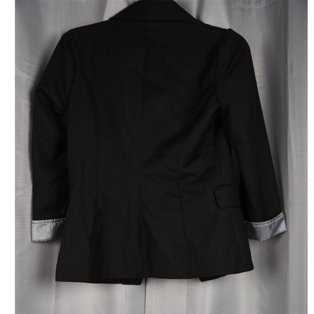 Blazer - Picture 2 of 2